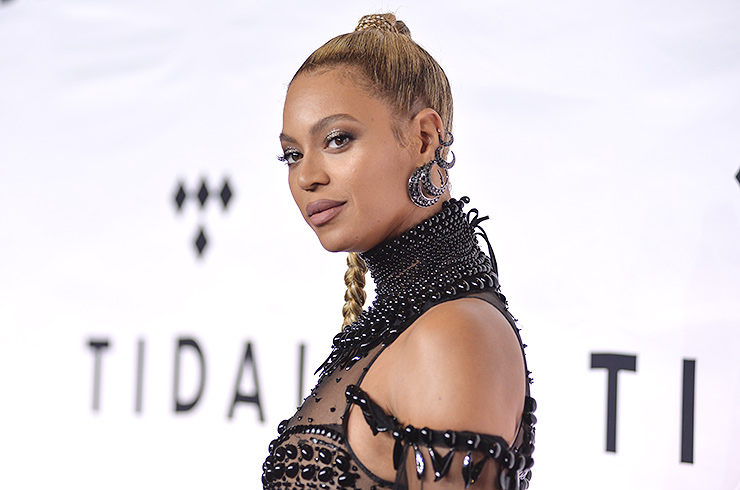 Конфликты и ссоры знаменитостей с фанатами Конфликты и ссоры знаменитостей с фанатами