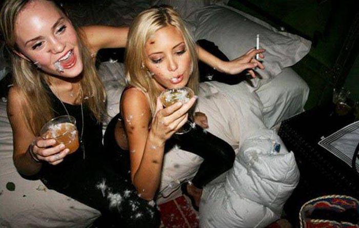 Девушки отрываются