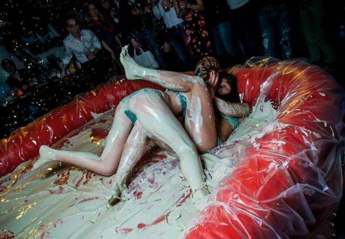 Девушки отрываются