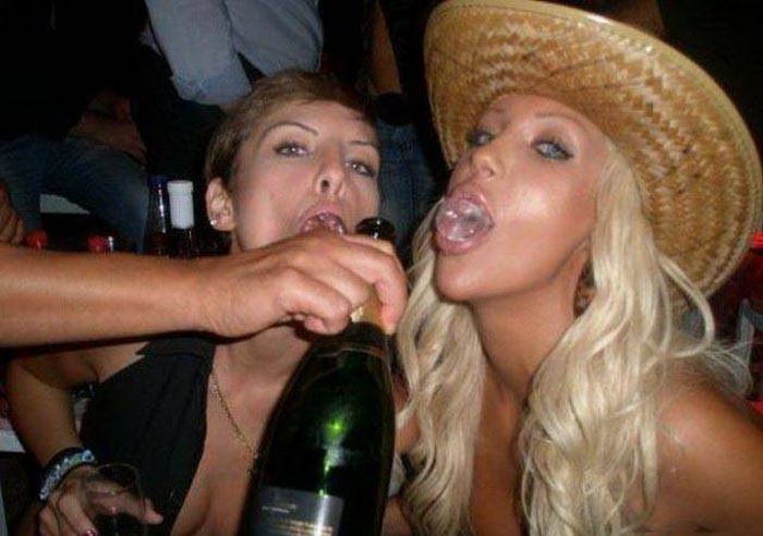 Девушки отрываются