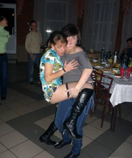 Девушки отрываются