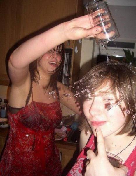 Девушки отрываются