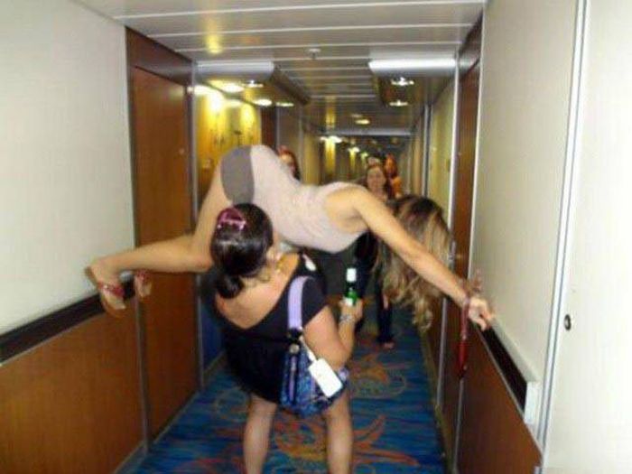 Девушки отрываются