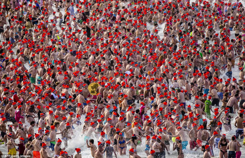 Новогодние купания в разных странах мира