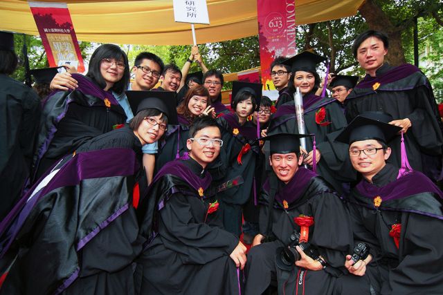 На Тайване женщина отсудила у сына миллион долларов за воспитание и образование