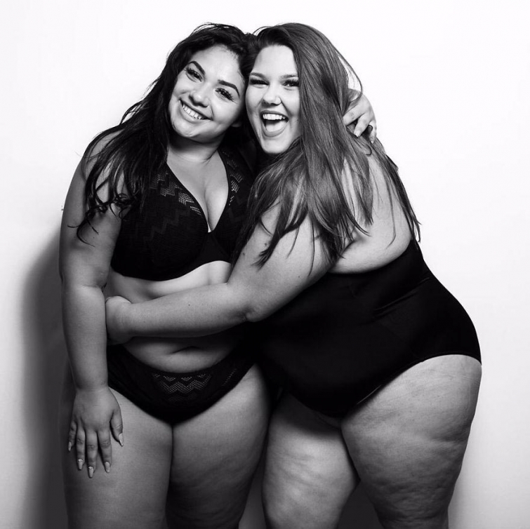 Что получится, если модель размера плюс воссоздаст гoлый снимок стройной модели