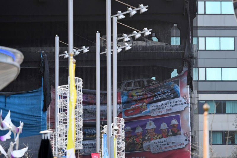 До 1600 автомобилей сожжены до тла на многоэтажной парковке в Ливерпуле