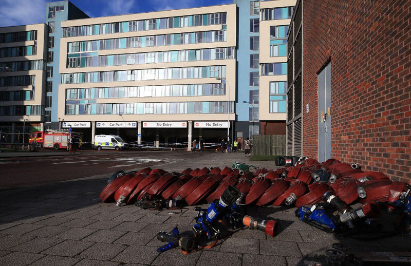 До 1600 автомобилей сожжены до тла на многоэтажной парковке в Ливерпуле