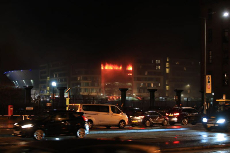 До 1600 автомобилей сожжены до тла на многоэтажной парковке в Ливерпуле