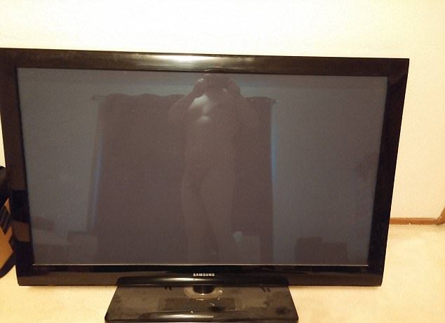 Неосторожные продавцы и их откровенные фотографии товаров