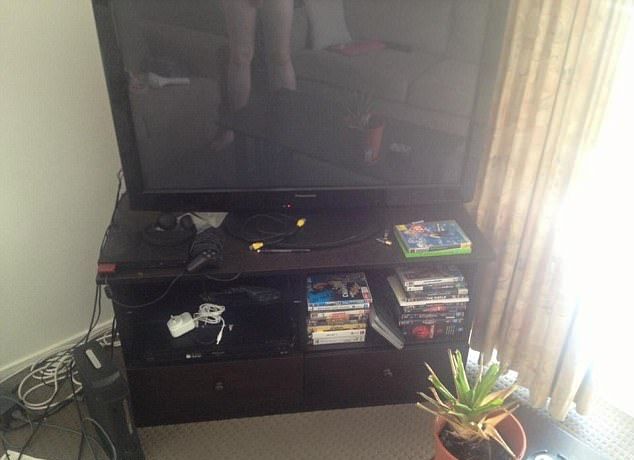 Неосторожные продавцы и их откровенные фотографии товаров