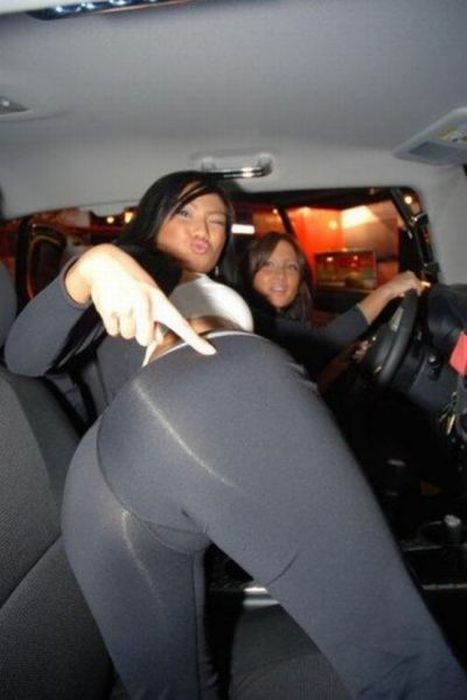 Стройные девушки в лосинах (50 фото)