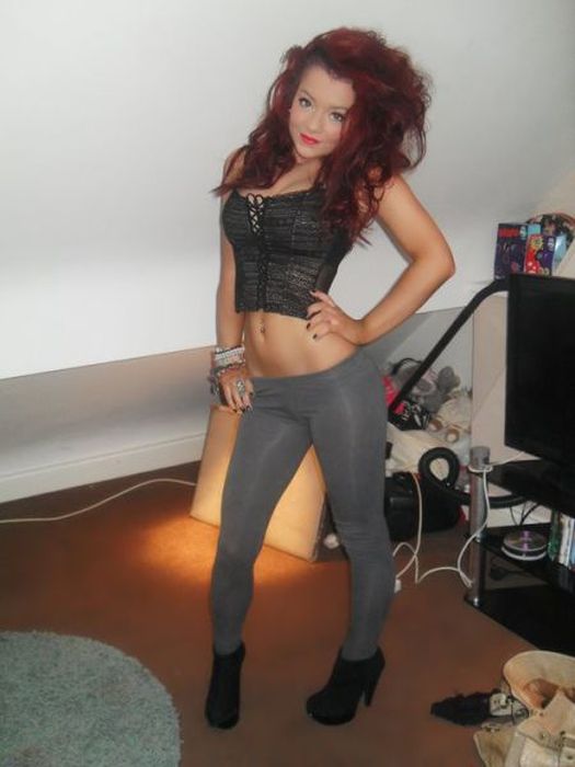 Стройные девушки в лосинах (50 фото)