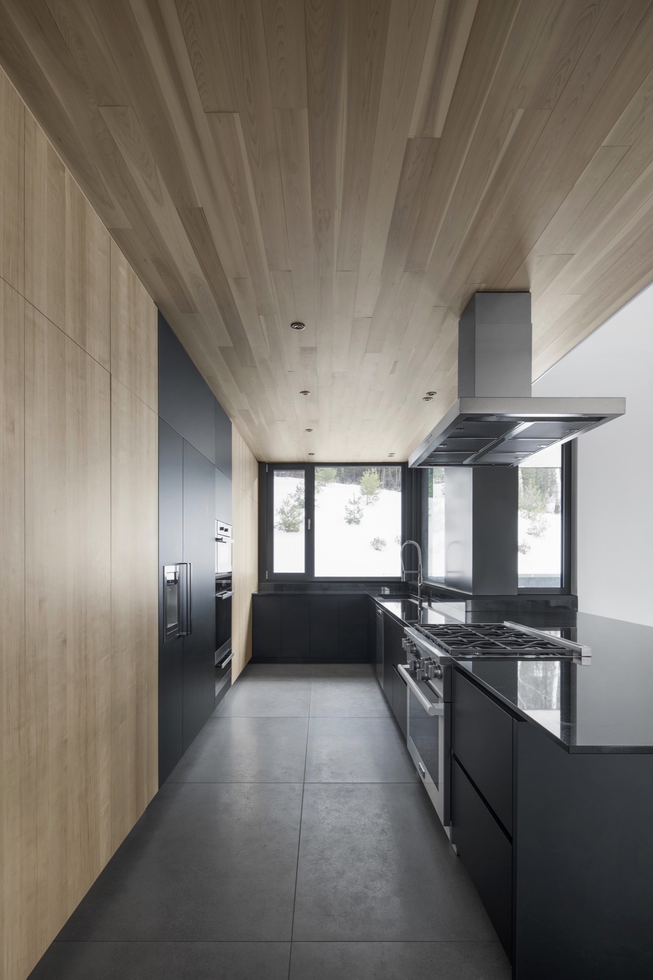 Интерьер и экстерьер виллы на горнолыжном курорте Канады