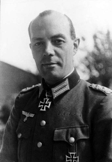 Шесть покушений на Гитлера (9 фото)