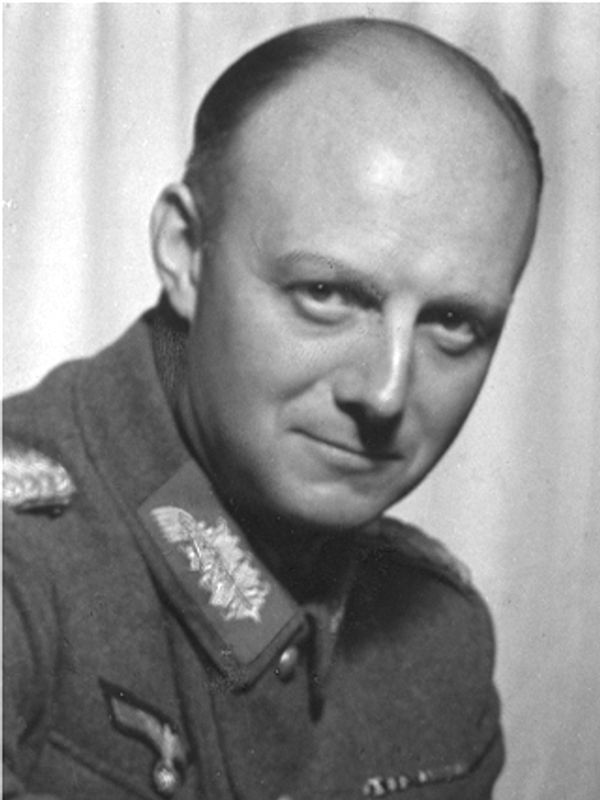 Шесть покушений на Гитлера (9 фото)