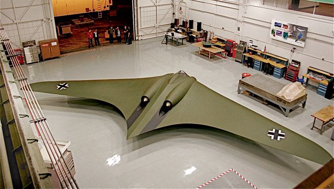 Самолет-невидимка, который мог изменить исход войны (9 фото)