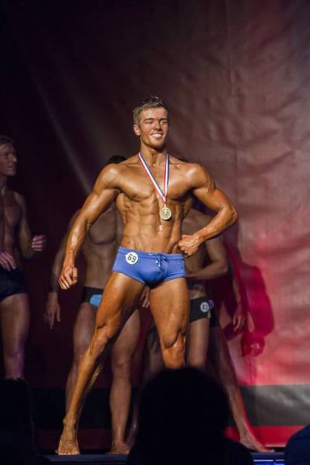 Бодибилдинг помог подростку побороть серьезную болезнь