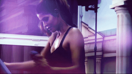 Микаэла Шефер топлес в спортзале