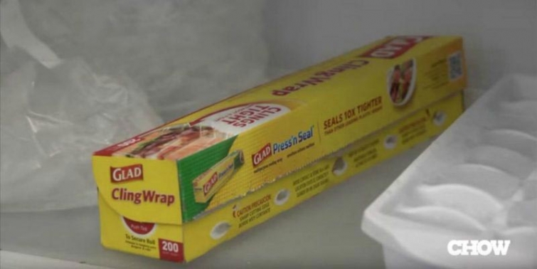 17 гениальных лайфхаков с пищевой плёнкой, которые пригодятся каждому