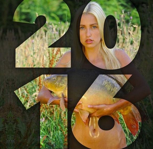 Календарь с полуобнаженными девушками в обнимку с карпами