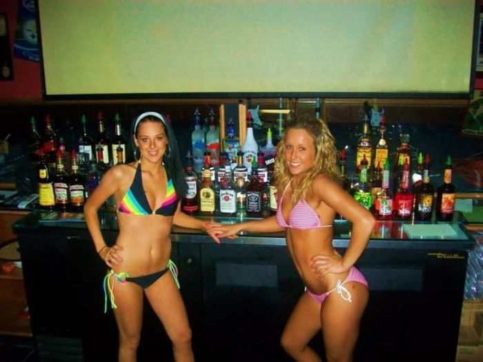 Сексуальные официантки