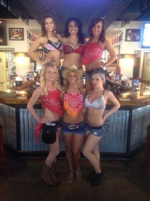 Сексуальные официантки