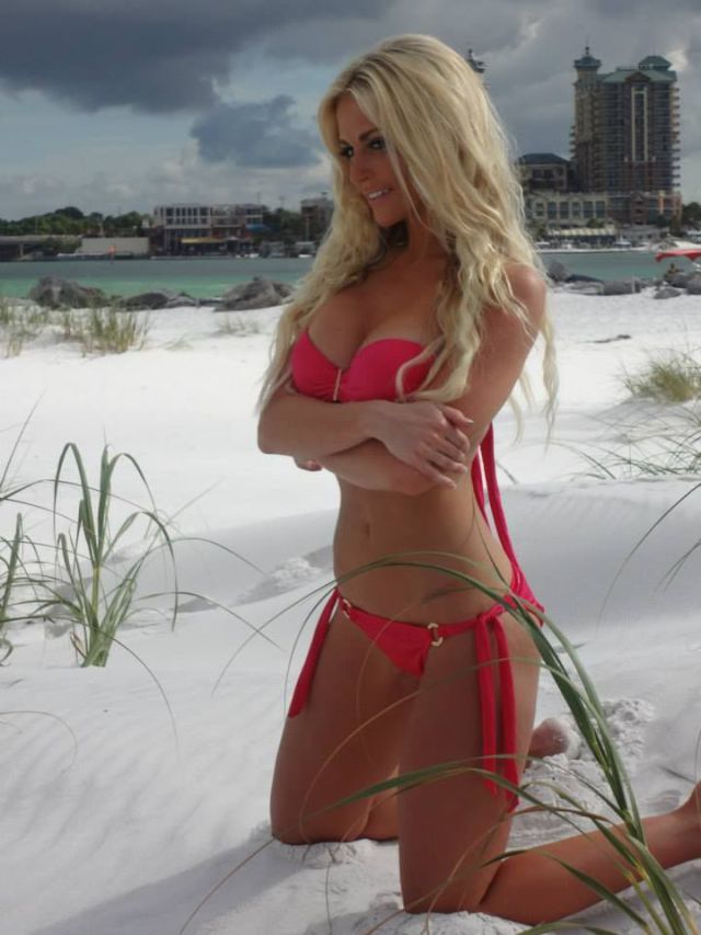 Красотки в купальниках