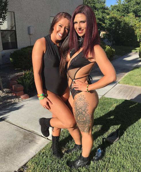 Девушки музыкального фестиваля Electric Daisy Carnival