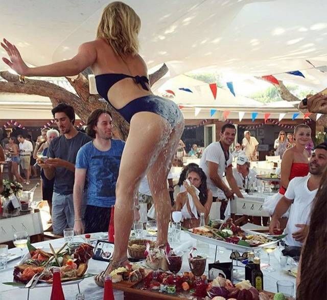 Забавные девушки