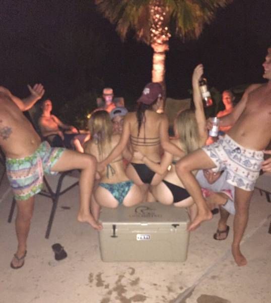 Забавные девушки