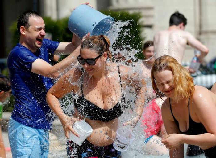 Забавные девушки