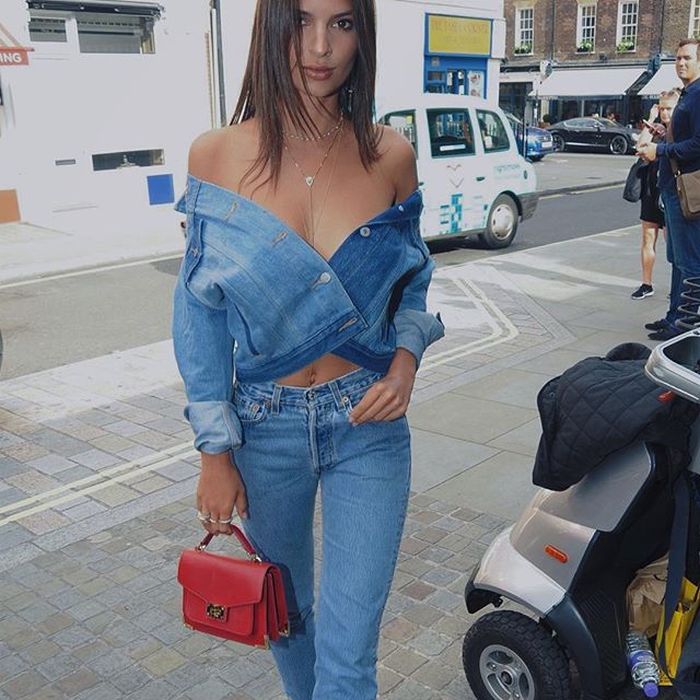 Эмили Ратаковски испытывает проблемы из-за излишней сексуальности