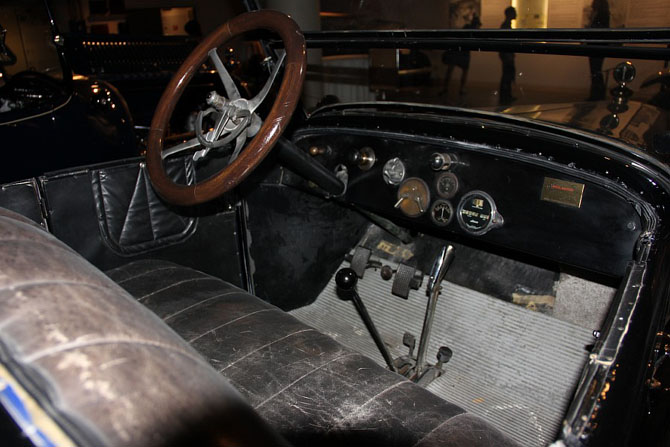 Коллекция ретро-машин, найденная в подвале отеля в Гейрангере