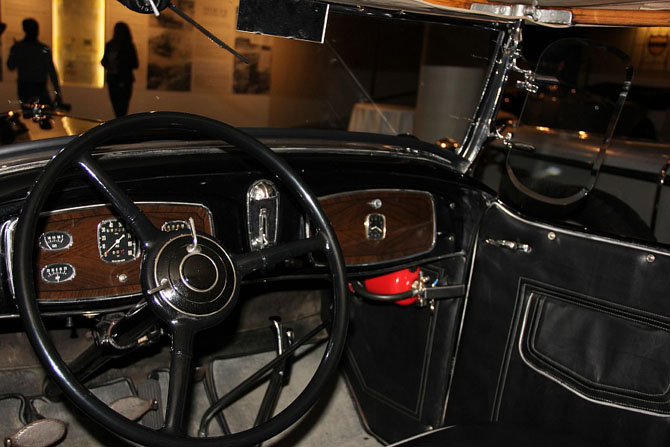 Коллекция ретро-машин, найденная в подвале отеля в Гейрангере