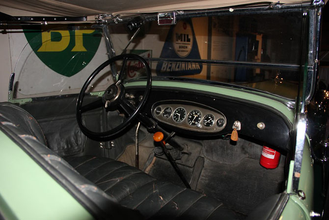 Коллекция ретро-машин, найденная в подвале отеля в Гейрангере