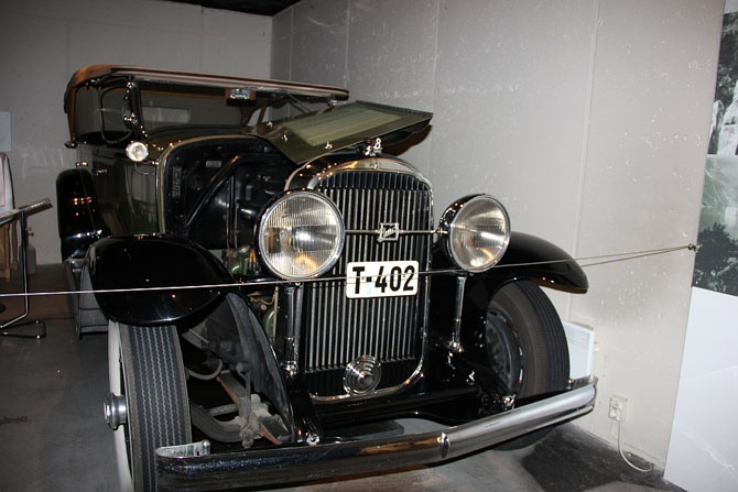 Коллекция ретро-машин, найденная в подвале отеля в Гейрангере