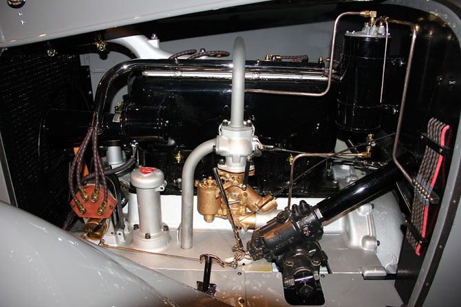 Коллекция ретро-машин, найденная в подвале отеля в Гейрангере