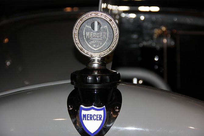 Коллекция ретро-машин, найденная в подвале отеля в Гейрангере