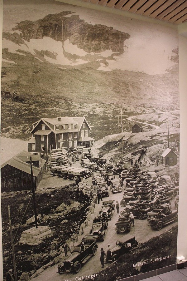 Коллекция ретро-машин, найденная в подвале отеля в Гейрангере