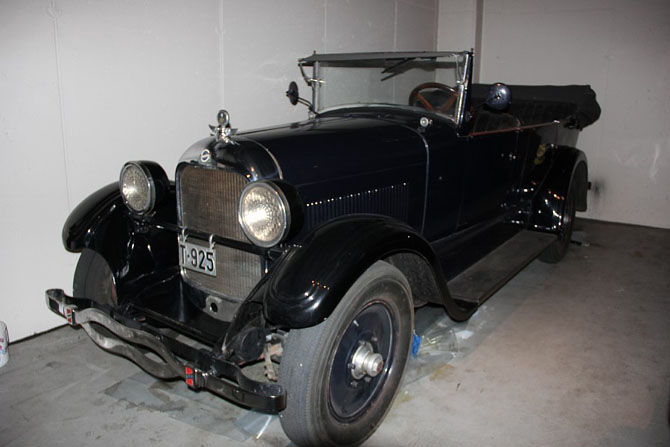 Коллекция ретро-машин, найденная в подвале отеля в Гейрангере