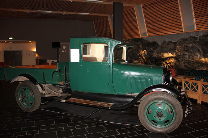 Коллекция ретро-машин, найденная в подвале отеля в Гейрангере