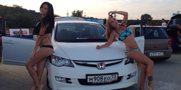 Полуголые жительницы Ульяновска поучаствовали в шоу мокрых маек