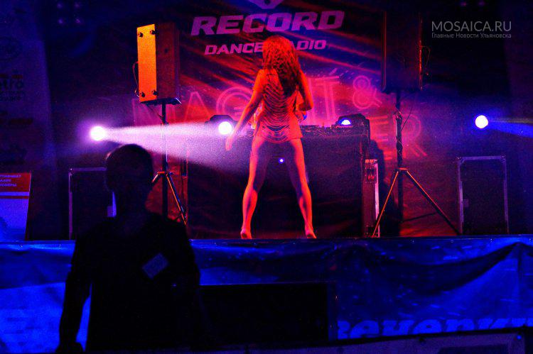 Полуголые жительницы Ульяновска поучаствовали в шоу мокрых маек