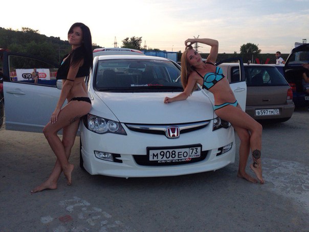 Полуголые жительницы Ульяновска поучаствовали в шоу мокрых маек