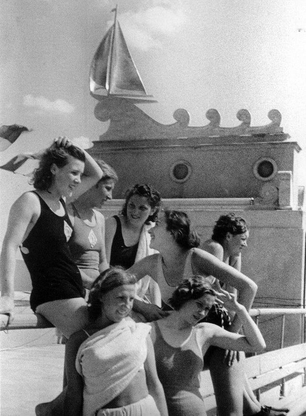 Девушки Советского времени