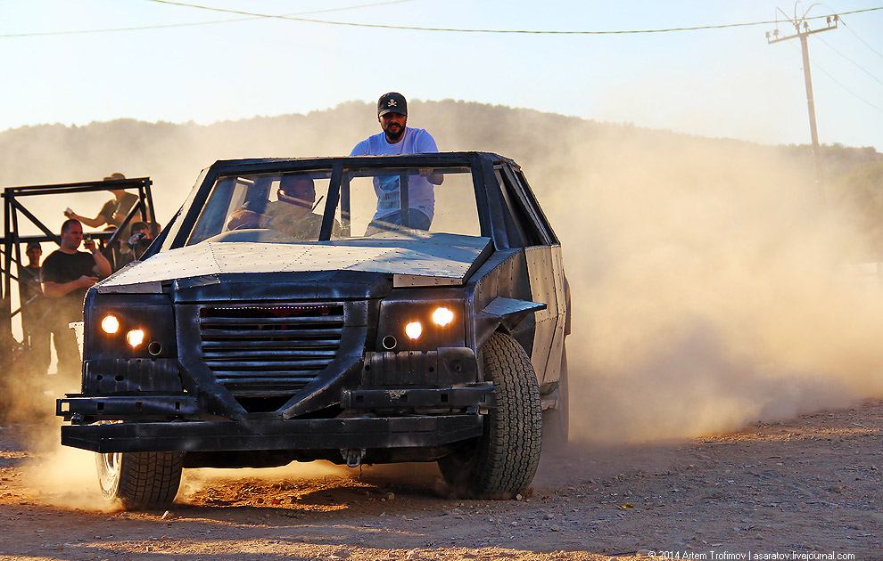 Человек облился бензином и поджёг себя у всех на глазах...