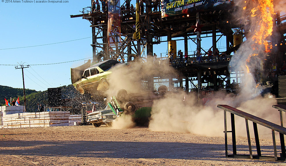 Человек облился бензином и поджёг себя у всех на глазах...