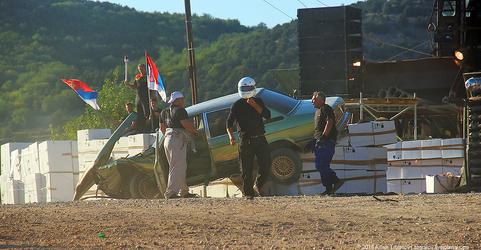 Человек облился бензином и поджёг себя у всех на глазах...
