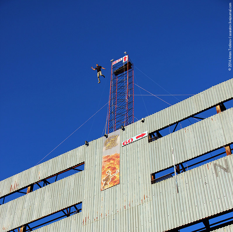 Человек облился бензином и поджёг себя у всех на глазах...